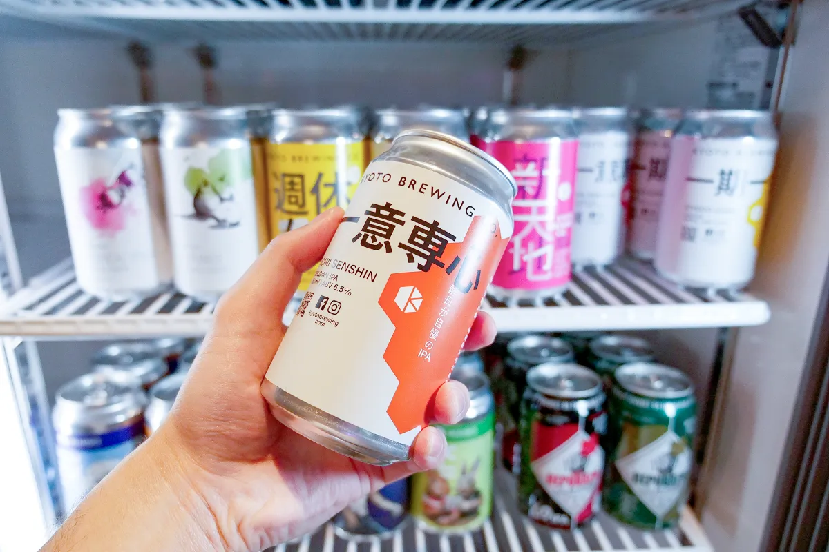 ボトルとグラスのクラフトビール